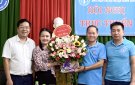 Lãnh đạo huyện tặng hoa chúc mừng Bảo hiểm xã hội huyện nhân Kỷ niệm 13 năm ngày thành lập BHYT Việt Nam (01/7/2009 – 01/7/2022)