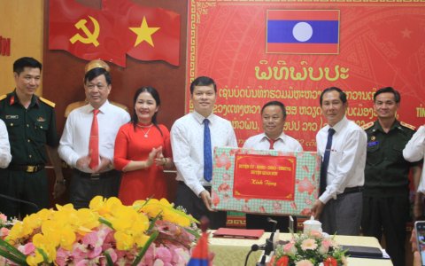 Hội đàm, ký kết thỏa thuận hợp tác giữa hai huyện Quan Sơn, Viêng Xay giai đoạn 2022 - 2025